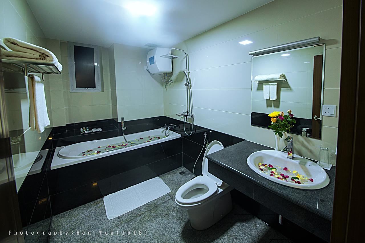 Ngwe Moe Hotel Mawlamyine Buitenkant foto