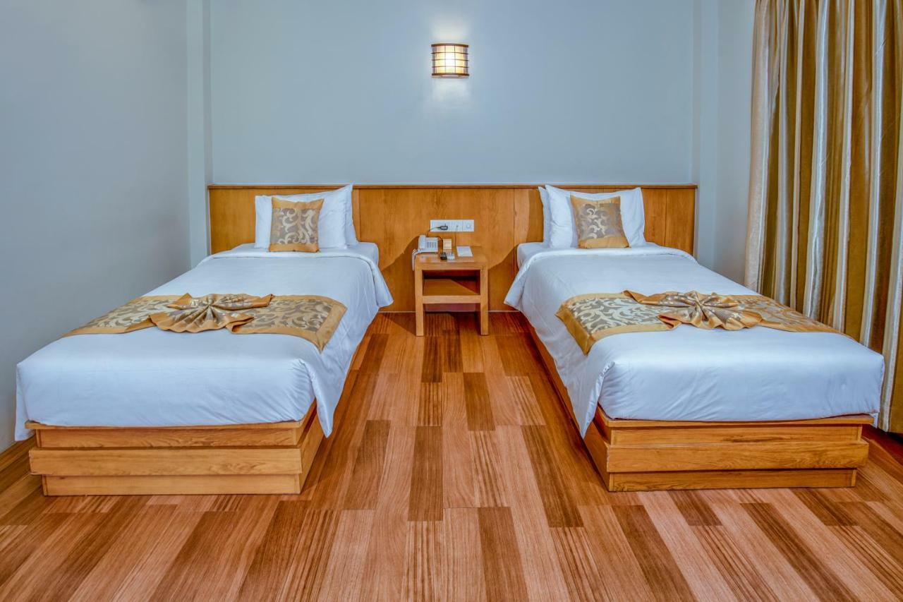 Ngwe Moe Hotel Mawlamyine Buitenkant foto