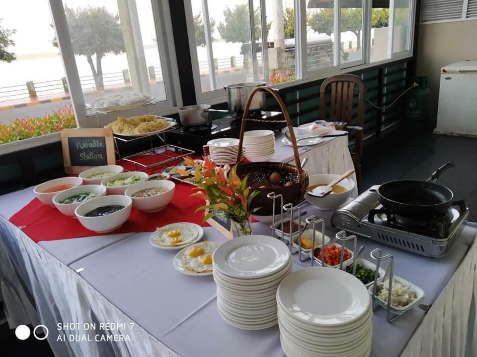 Ngwe Moe Hotel Mawlamyine Buitenkant foto